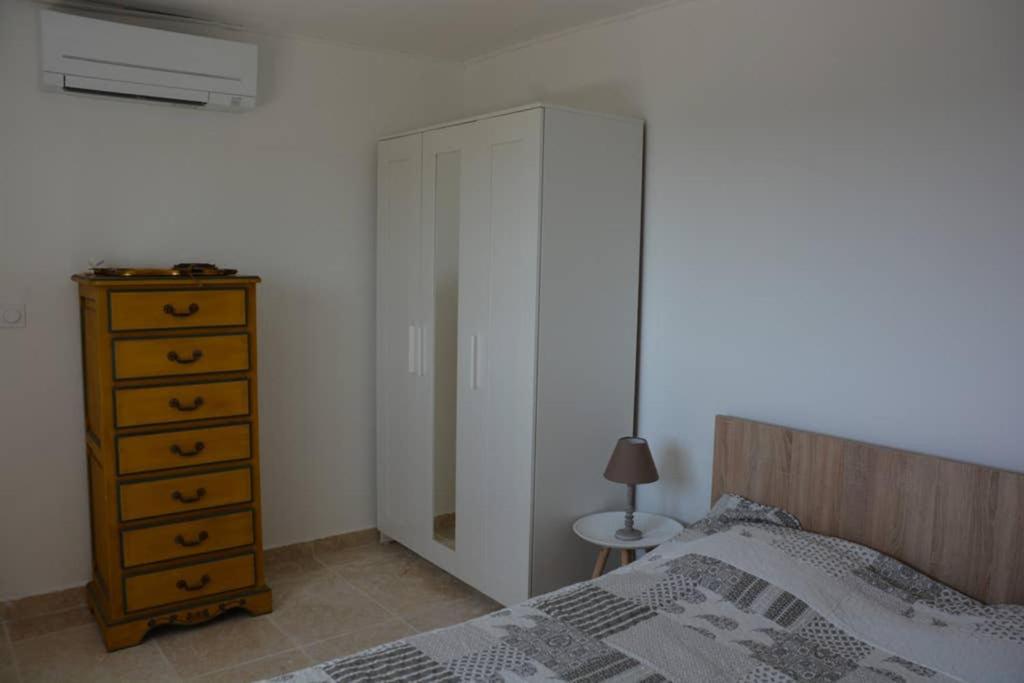 La Venturonne Appartement Neuf Rez De Jardin 45 M2 Vue Mer Et Vignes 10 Mn Des Plages Le Beausset Exterior foto