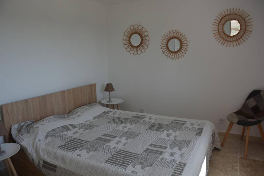 La Venturonne Appartement Neuf Rez De Jardin 45 M2 Vue Mer Et Vignes 10 Mn Des Plages Le Beausset Exterior foto