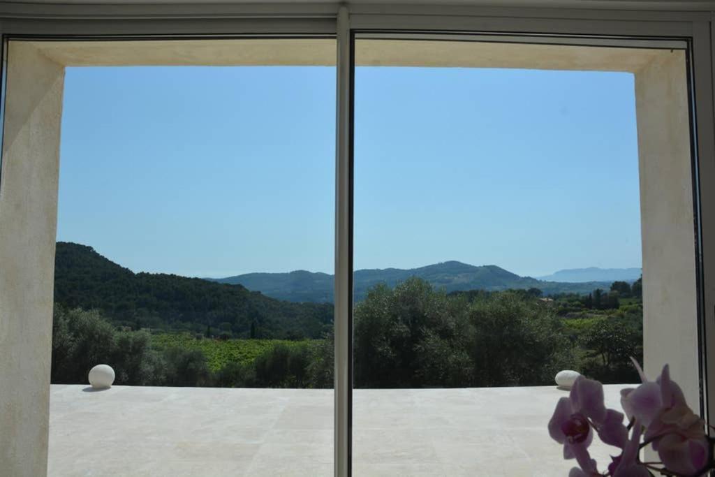 La Venturonne Appartement Neuf Rez De Jardin 45 M2 Vue Mer Et Vignes 10 Mn Des Plages Le Beausset Exterior foto