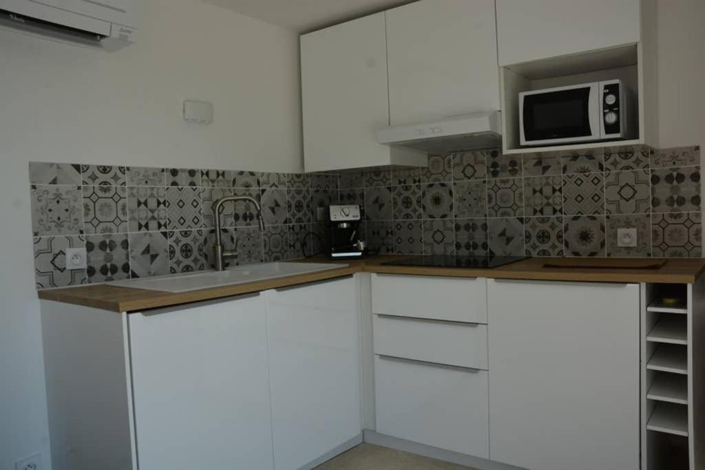 La Venturonne Appartement Neuf Rez De Jardin 45 M2 Vue Mer Et Vignes 10 Mn Des Plages Le Beausset Exterior foto