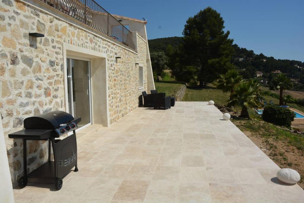La Venturonne Appartement Neuf Rez De Jardin 45 M2 Vue Mer Et Vignes 10 Mn Des Plages Le Beausset Exterior foto