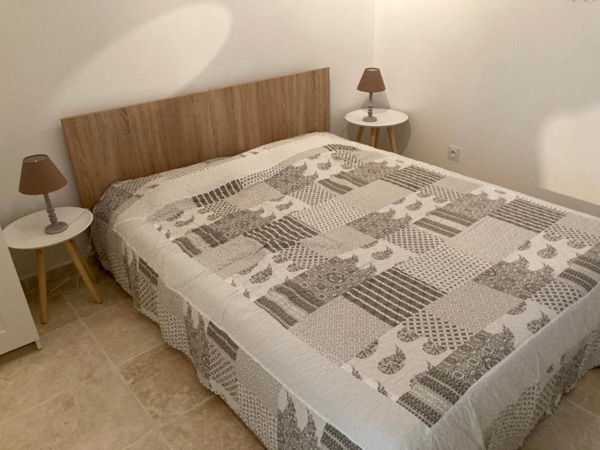 La Venturonne Appartement Neuf Rez De Jardin 45 M2 Vue Mer Et Vignes 10 Mn Des Plages Le Beausset Exterior foto