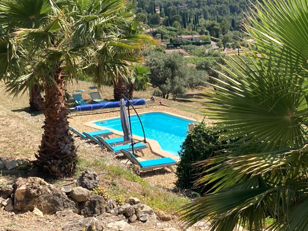 La Venturonne Appartement Neuf Rez De Jardin 45 M2 Vue Mer Et Vignes 10 Mn Des Plages Le Beausset Exterior foto