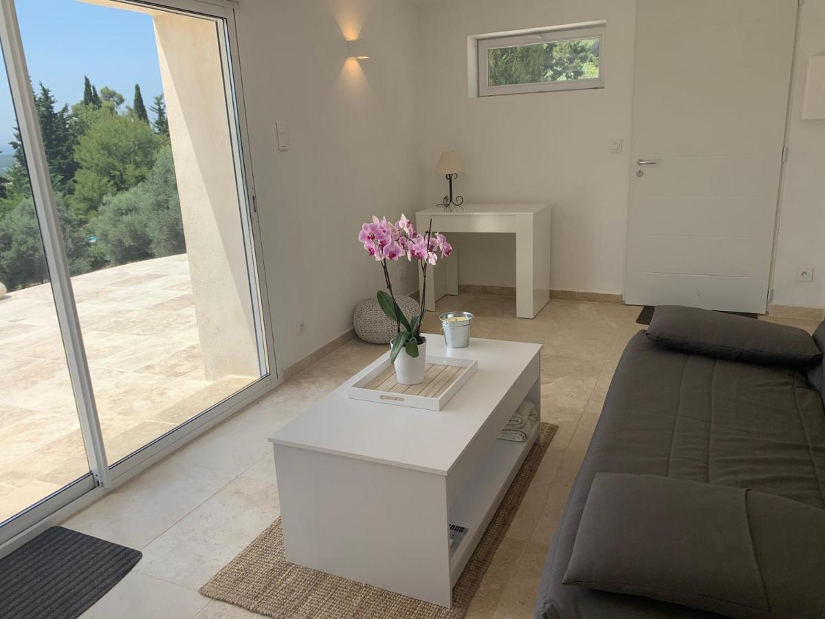 La Venturonne Appartement Neuf Rez De Jardin 45 M2 Vue Mer Et Vignes 10 Mn Des Plages Le Beausset Exterior foto