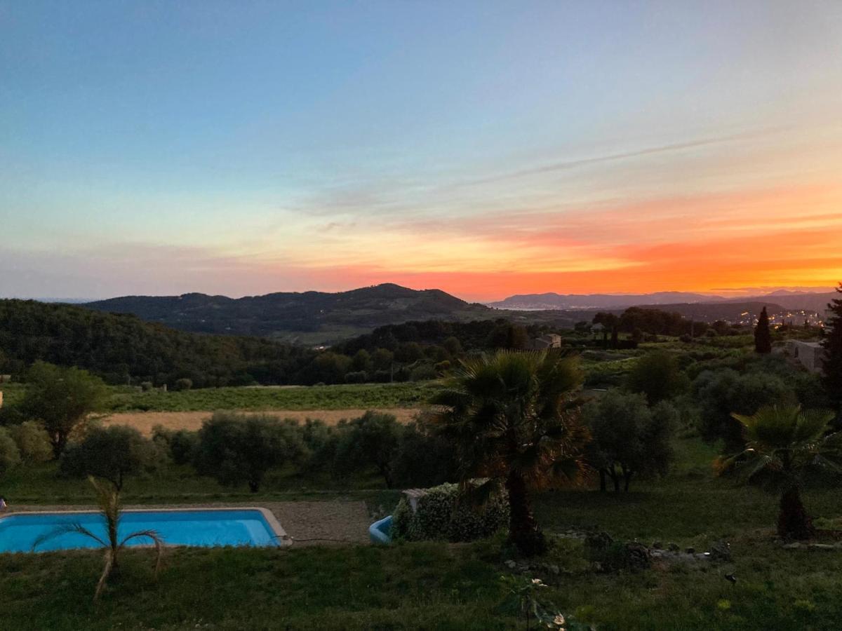 La Venturonne Appartement Neuf Rez De Jardin 45 M2 Vue Mer Et Vignes 10 Mn Des Plages Le Beausset Exterior foto
